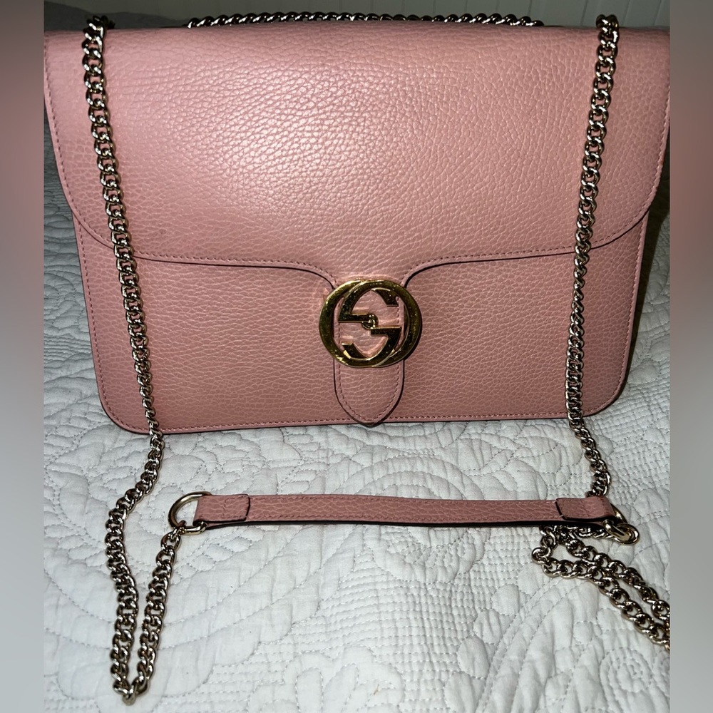 Gucci Medium Interlocking Crossbody Bag - image 3